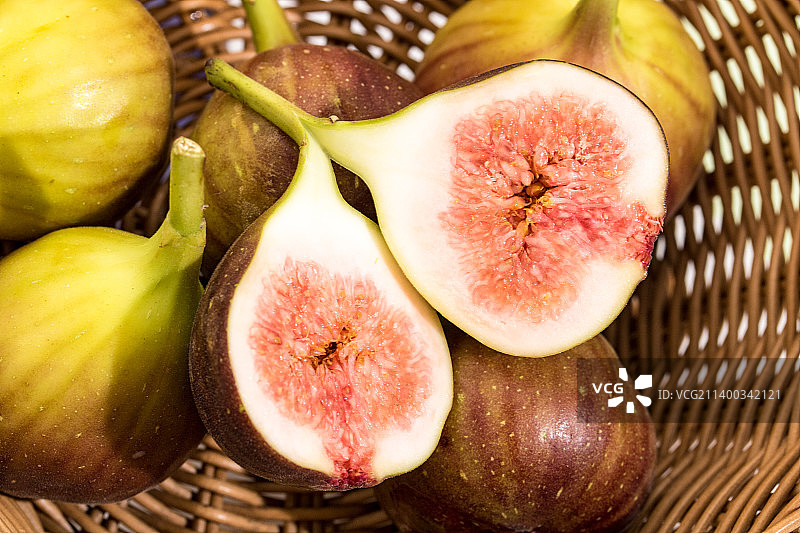 成熟诱人的新鲜无花果果子图片素材