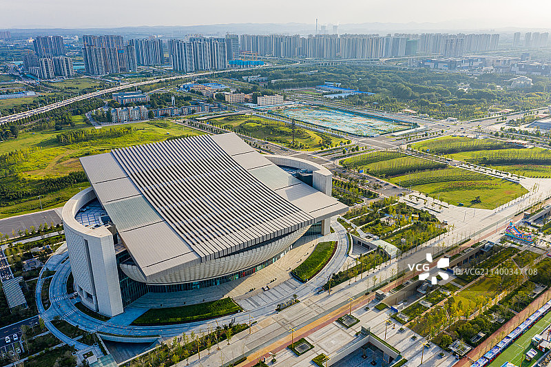 航拍河南郑州博物馆文翰街馆 郑州博物馆新馆 冕冠形状建筑 郑州中央文化区（郑州CCD）图片素材