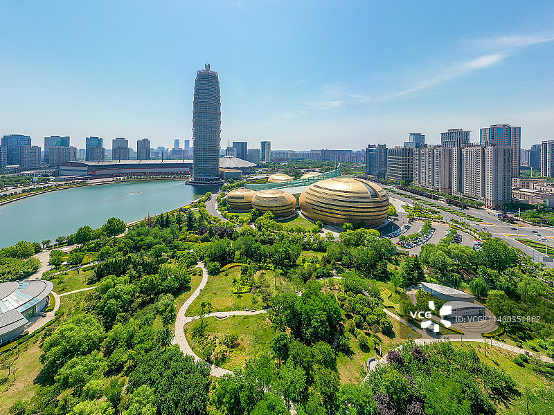航拍河南郑州郑东新区CBD如意湖畔大玉米千玺广场图片素材