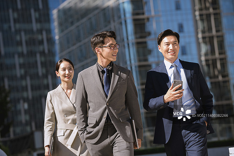 商务人士在CBD图片素材