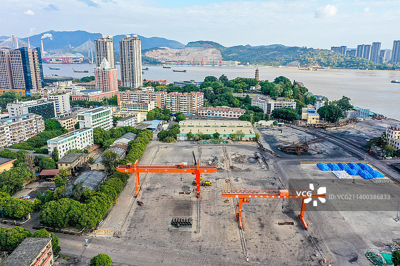 航拍福建福州马尾港作业区 闽江港口码头图片素材