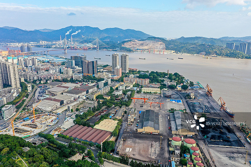 航拍福建福州马尾港作业区 闽江港口码头图片素材