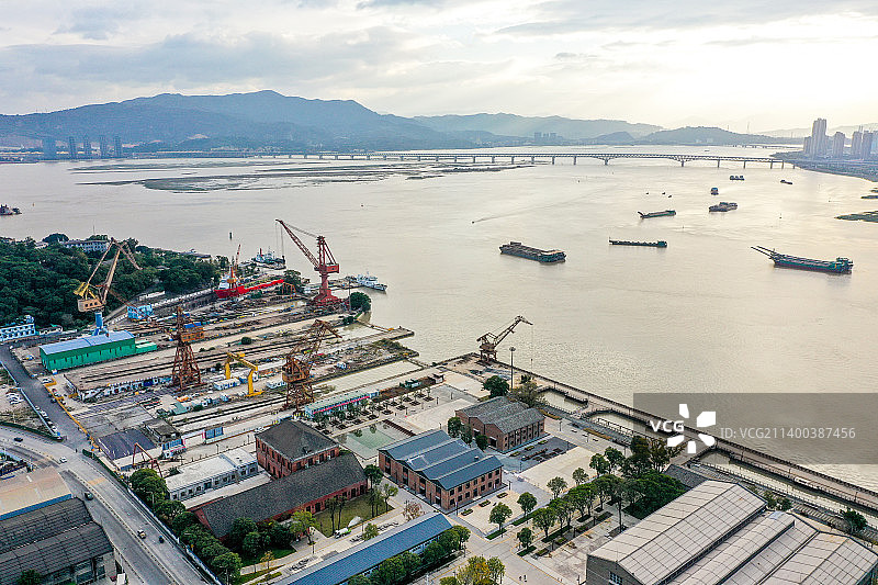 航拍福建福州马尾造船厂船坞 福州马尾船政文化旅游景区内图片素材
