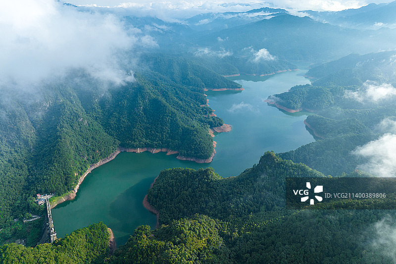 中国广西蒙山县茶山湖风景区云雾缭绕风景如画图片素材