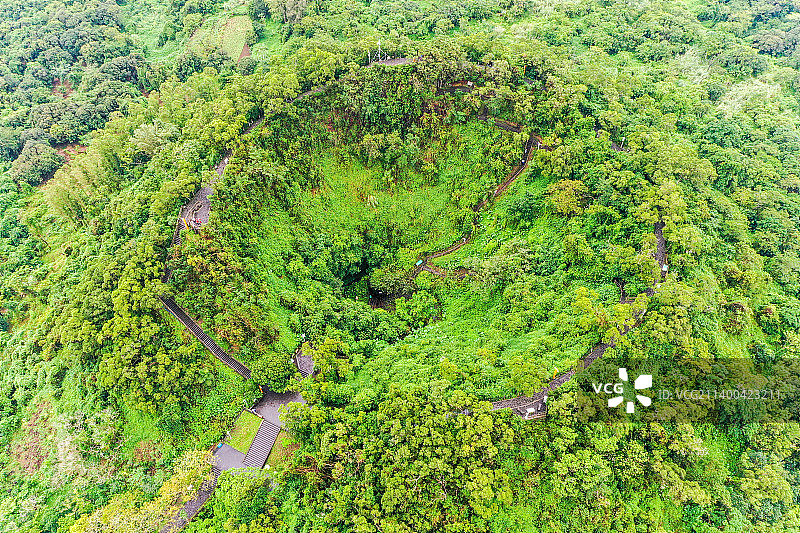航拍海南海口火山口国家地质公园风炉岭火口 雷琼世界地质公园海口园区 海口石山火山群国家地质公园图片素材