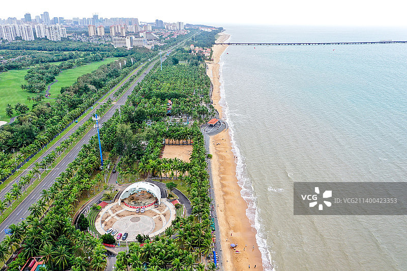 航拍海南海口假日海滩旅游景区 椰树沙滩图片素材