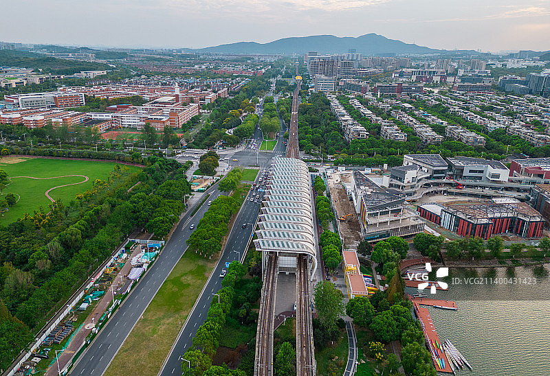 航拍视角下的南京仙林地铁站图片素材