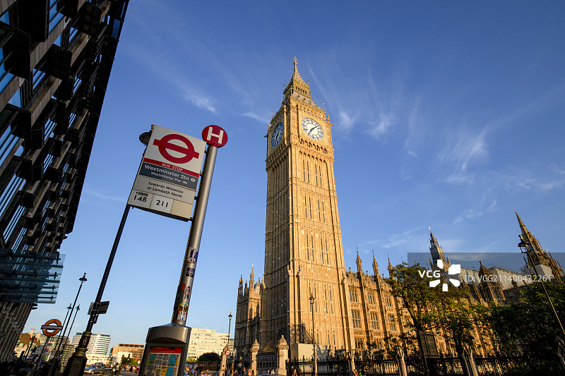 英国伦敦公交车站与大本钟图片素材