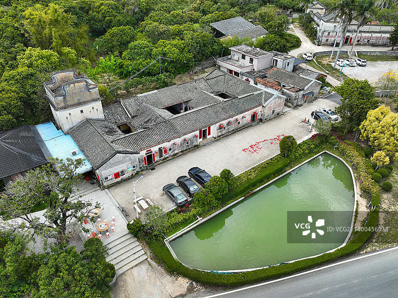 广东省惠州市惠阳区沙田镇鹤山村松鹤山庄松鹤土楼航拍图片素材