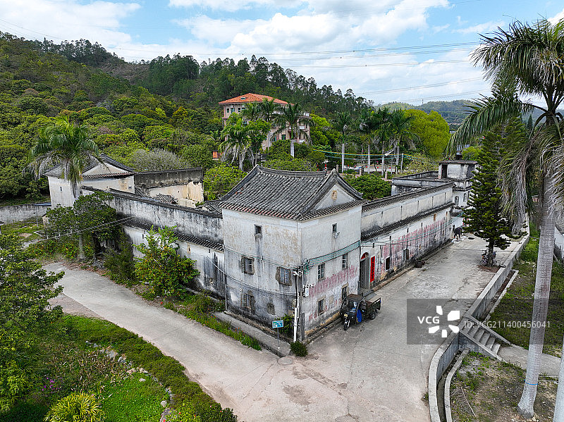 广东省惠州市惠阳区沙田镇鹤山村松鹤山庄松鹤土楼航拍图片素材
