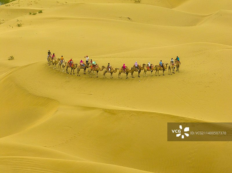 航拍新疆尉犁县罗布人村寨风景区图片素材