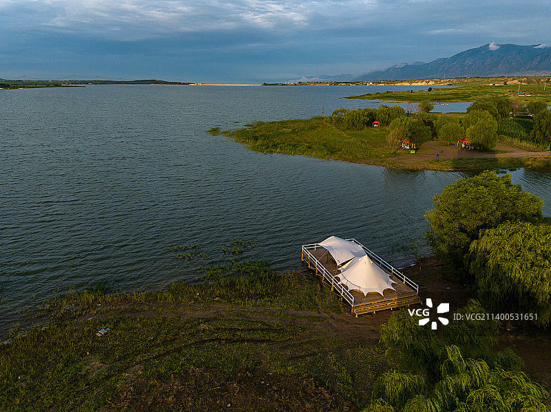 水边露营地图片素材