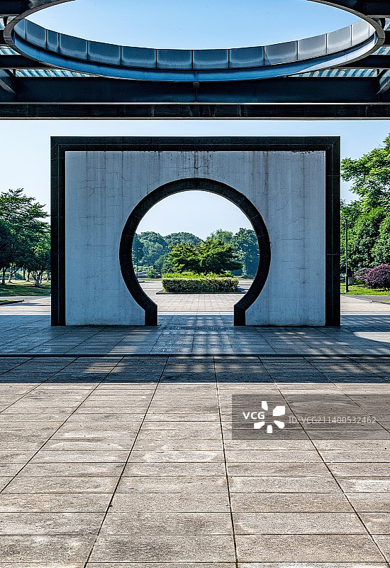 纯净天空背景下的江苏苏州石湖风景区方圆建筑景观图片素材