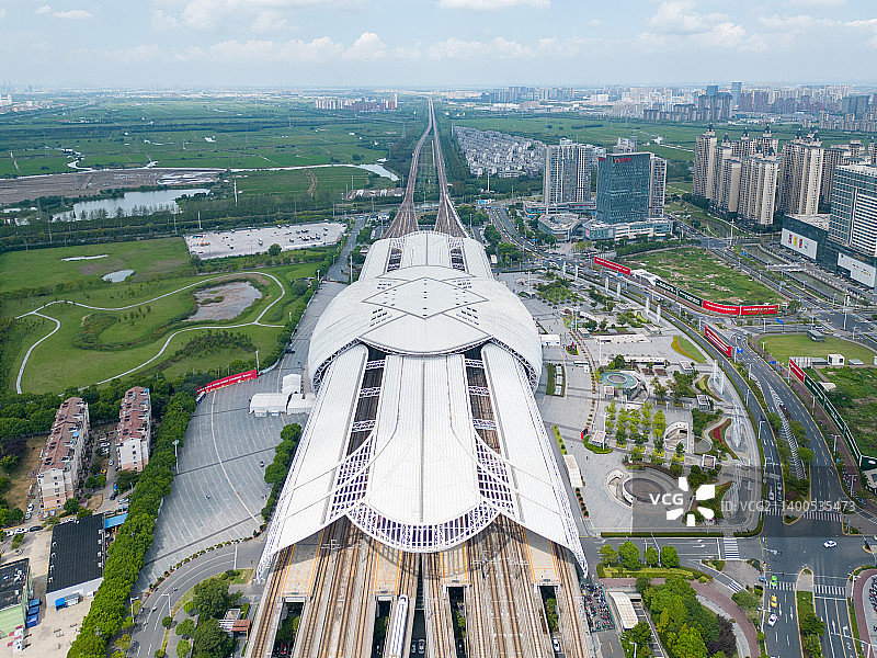 航拍视角下的苏州昆山南高铁站图片素材