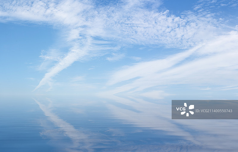 天空和倒影图片素材