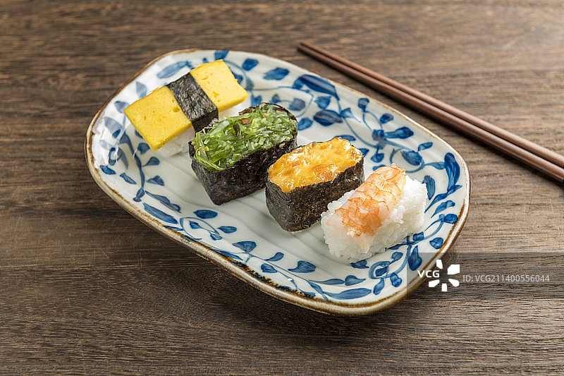 一盘寿司拼盘日料特写图片素材