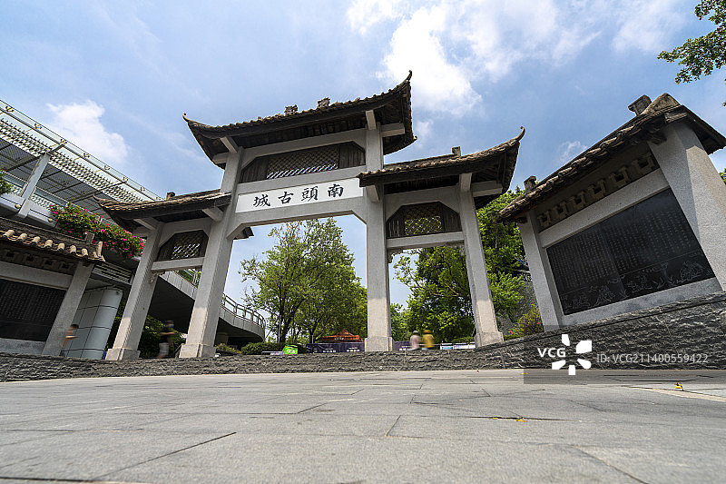 中国广东深圳南头古城牌坊图片素材