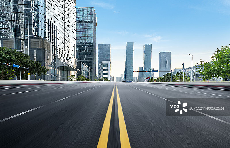 汽车广告背景图，公路和深圳城市风光图片素材