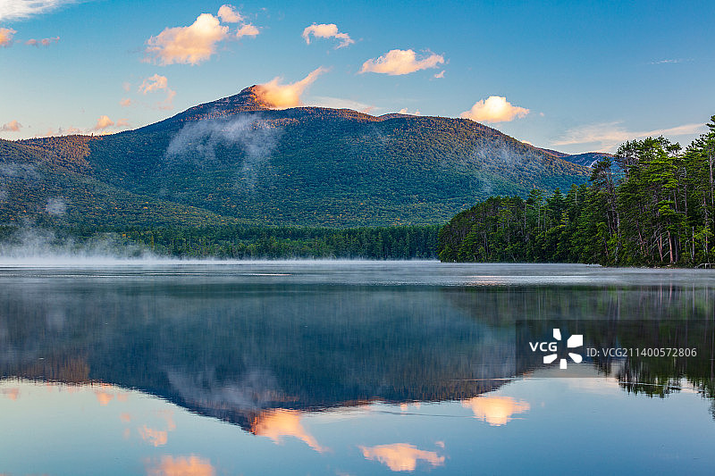 美国新罕布什尔州塔姆沃思湖光山色美景图片素材