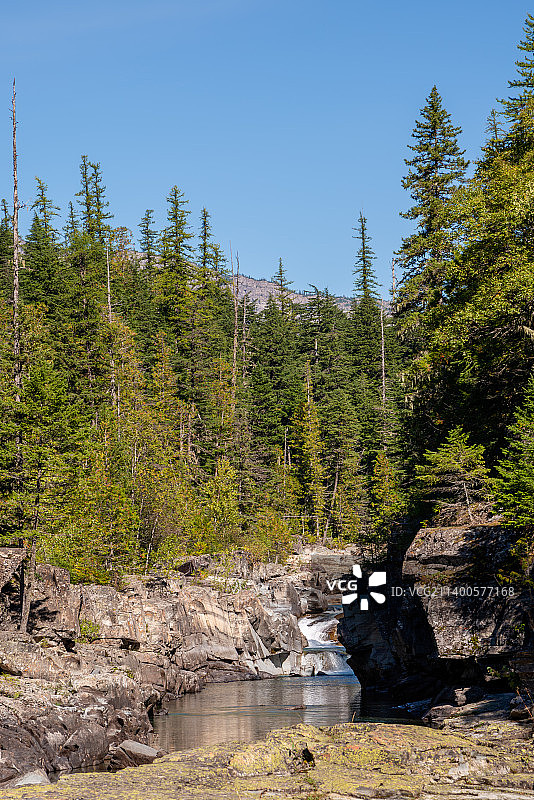 美国蒙大拿州冰川国家公园麦克唐纳溪的景色图片素材