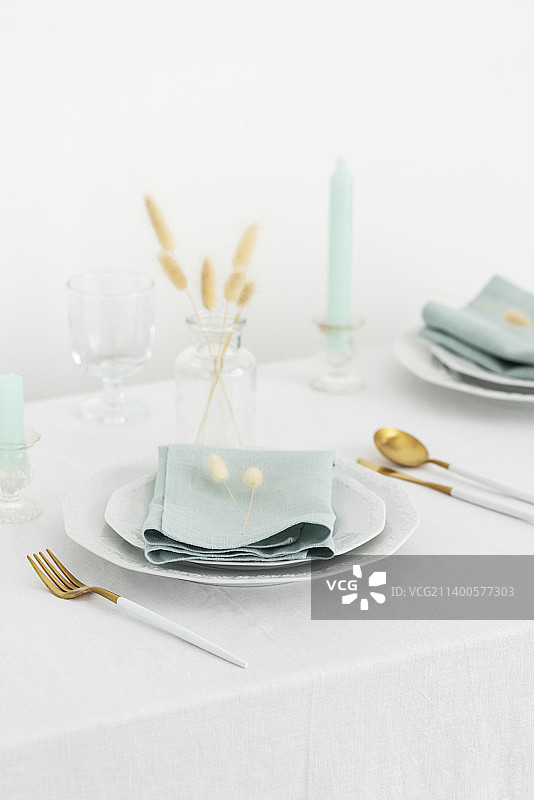 餐桌上的餐具特写图片素材