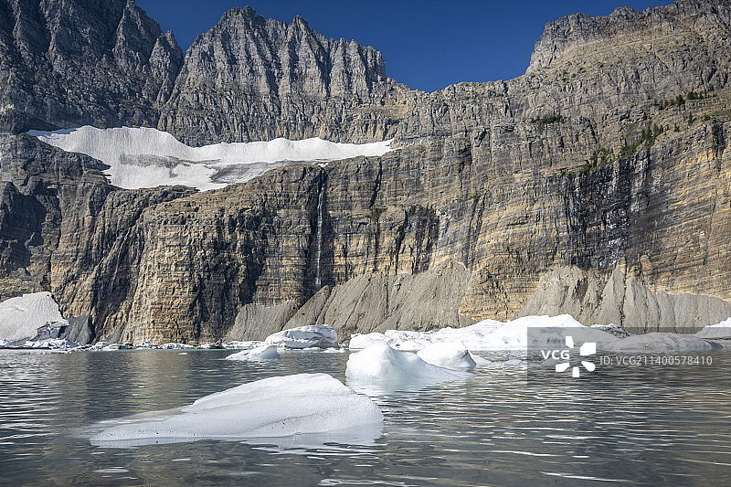 美国蒙大拿州冰川国家公园冰湖天空风光图片素材