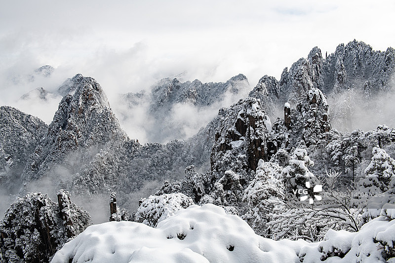 中国安徽黄山冬季雪景风光图片素材