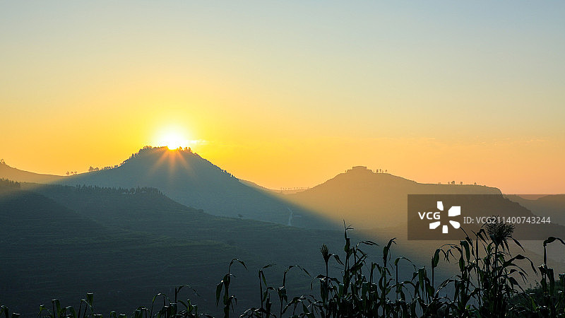 中国山东省沂蒙山世界地质公园日出风景图片素材