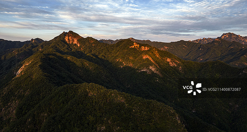 群峦降祥云图片素材