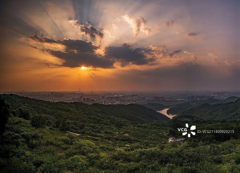 龙泉山霞光图片素材