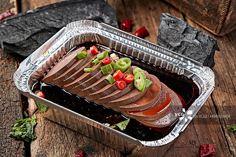 炭烤锡纸酱油猪血肠图片素材
