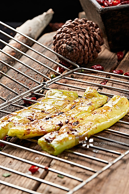 炭烤青辣椒图片素材