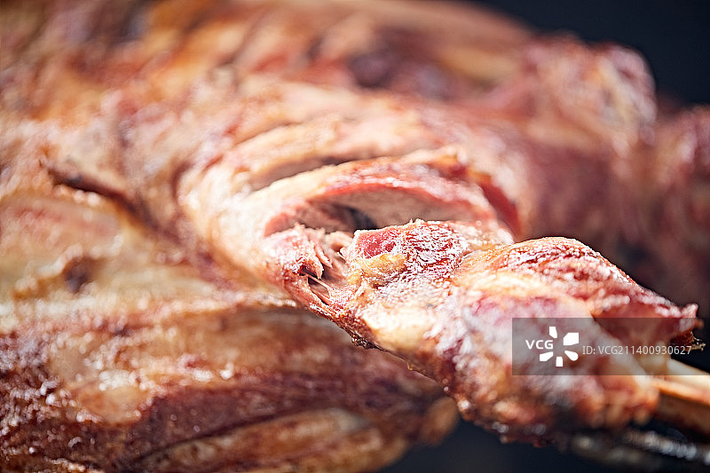 传统蒙餐烤全羊图片素材