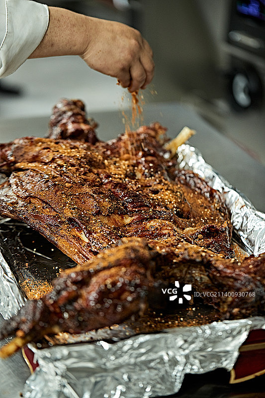 传统蒙餐烤全羊图片素材