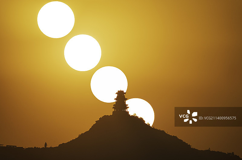 定都阁悬日图片素材
