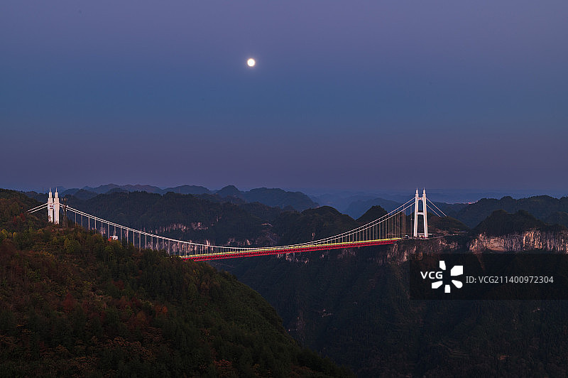 湘西矮寨大桥的晚霞与月光图片素材