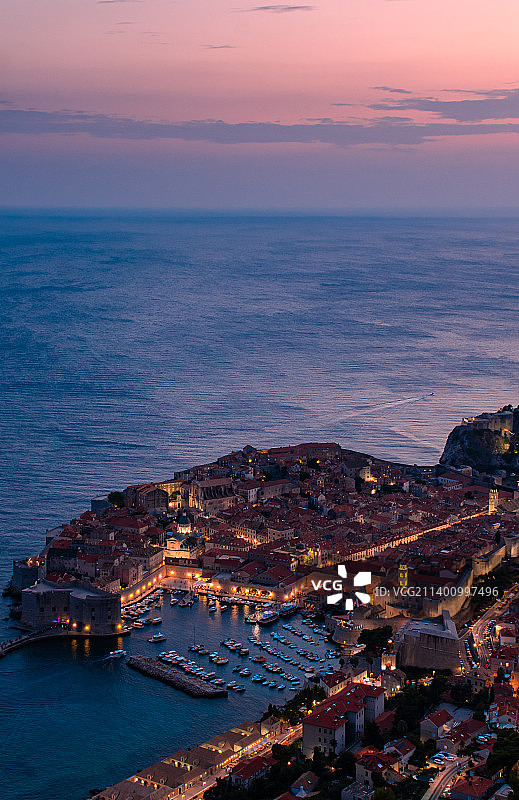 夜晚的克罗地亚杜布罗夫尼克老城图片素材