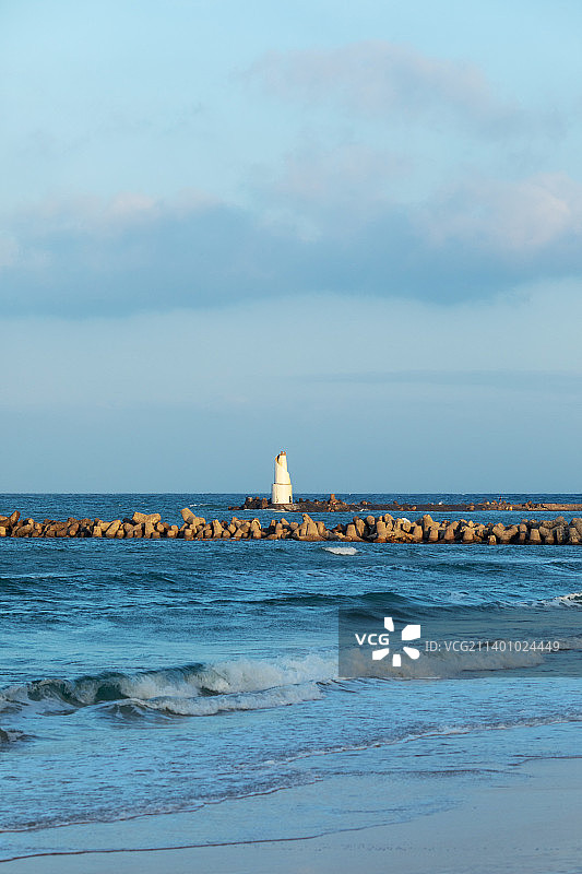 海边风景海浪和风帆冲浪图片素材