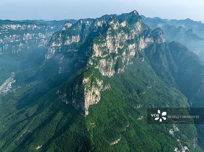 航拍河南新乡万仙山景区图片素材