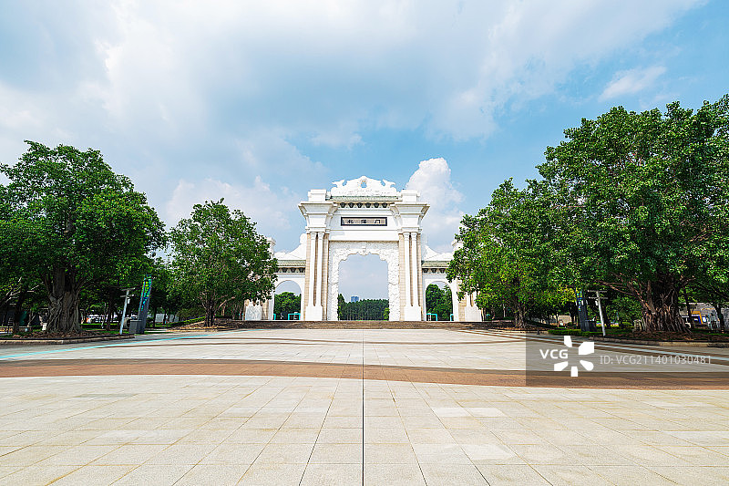 广东省佛山北滘广场北滘门正面图片素材