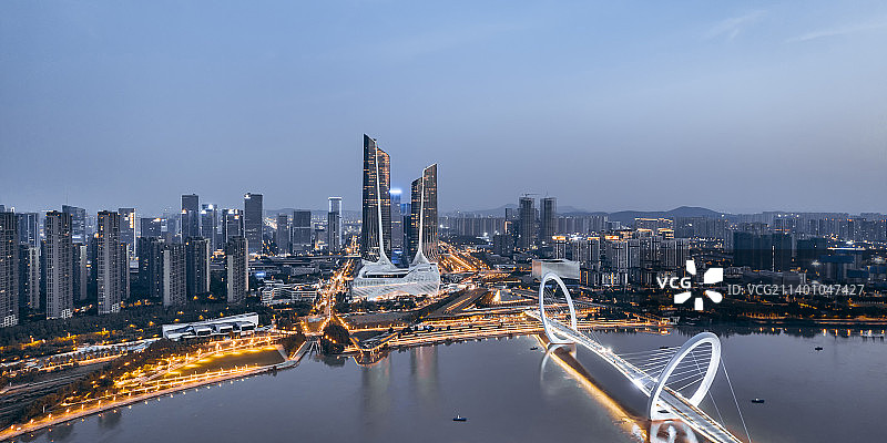 中国江苏南京南京青奥中心和南京眼大桥城市天际线夜景航拍图片素材