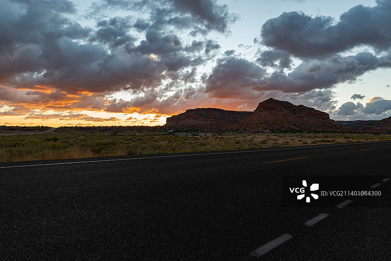 美国犹他州红土日出日落道路风景图片素材
