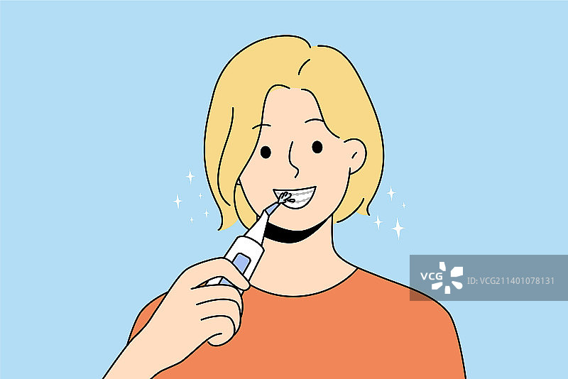 微笑的女人清洁牙套图片素材