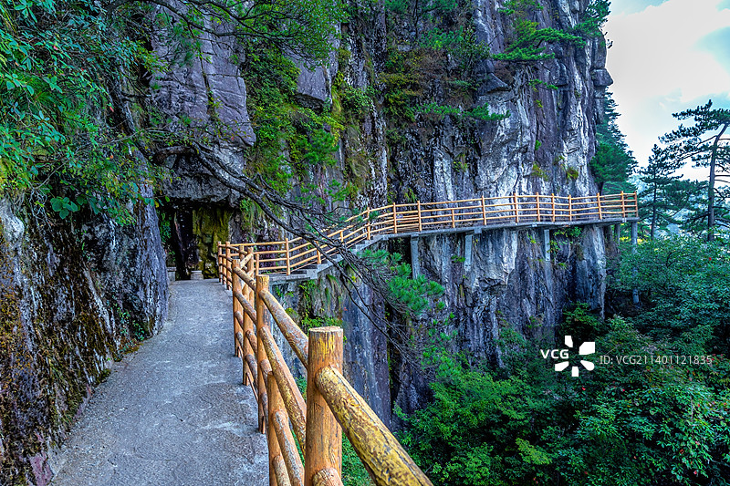 山崖栈道-江西明月山青云栈道风光图片素材