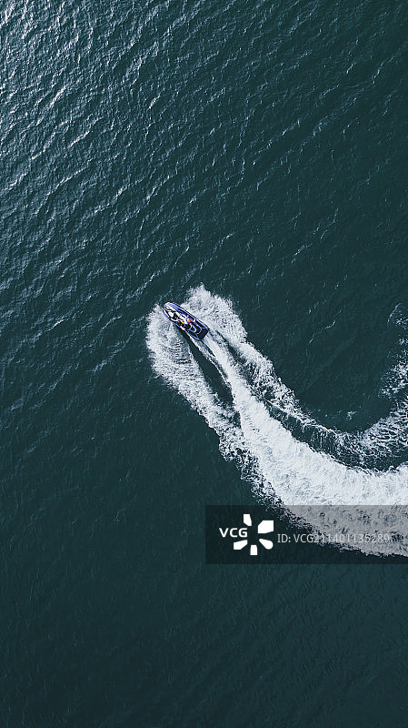 海上船只的高角度视图图片素材