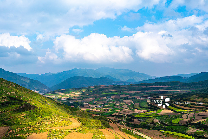 甘肃兰州兴隆山马衔山原始森林梯田自然风景图片素材