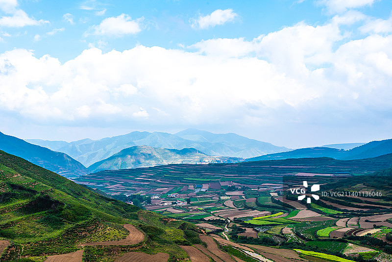 甘肃兰州兴隆山马衔山原始森林梯田自然风景图片素材