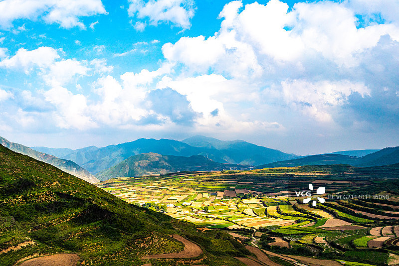 甘肃兰州兴隆山马衔山原始森林梯田自然风景图片素材