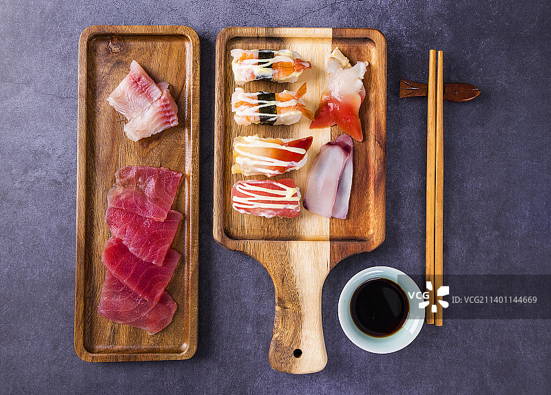 日式美食料理寿司和生鱼片图片素材