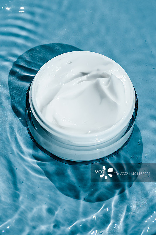 游泳池高角度视图图片素材